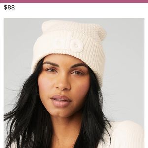 Alo beanie! Never worn